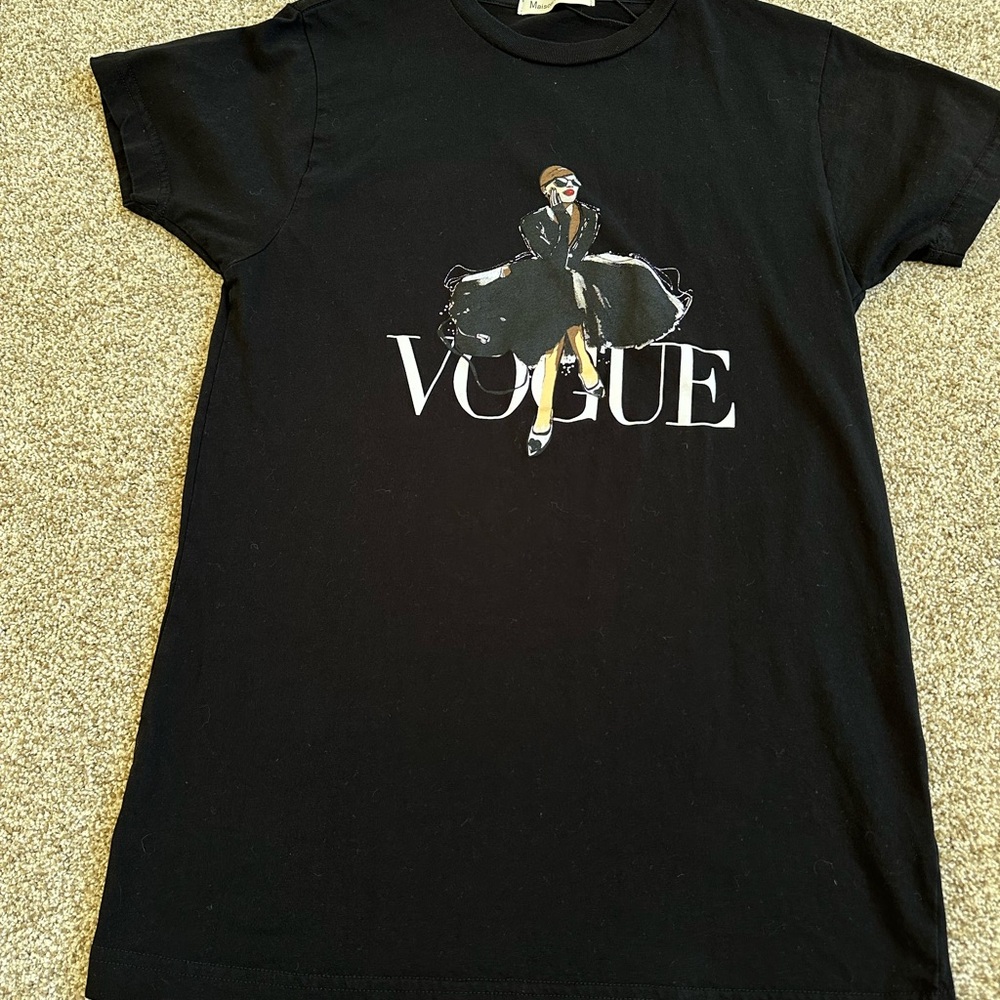 Black T-shirt Vogue